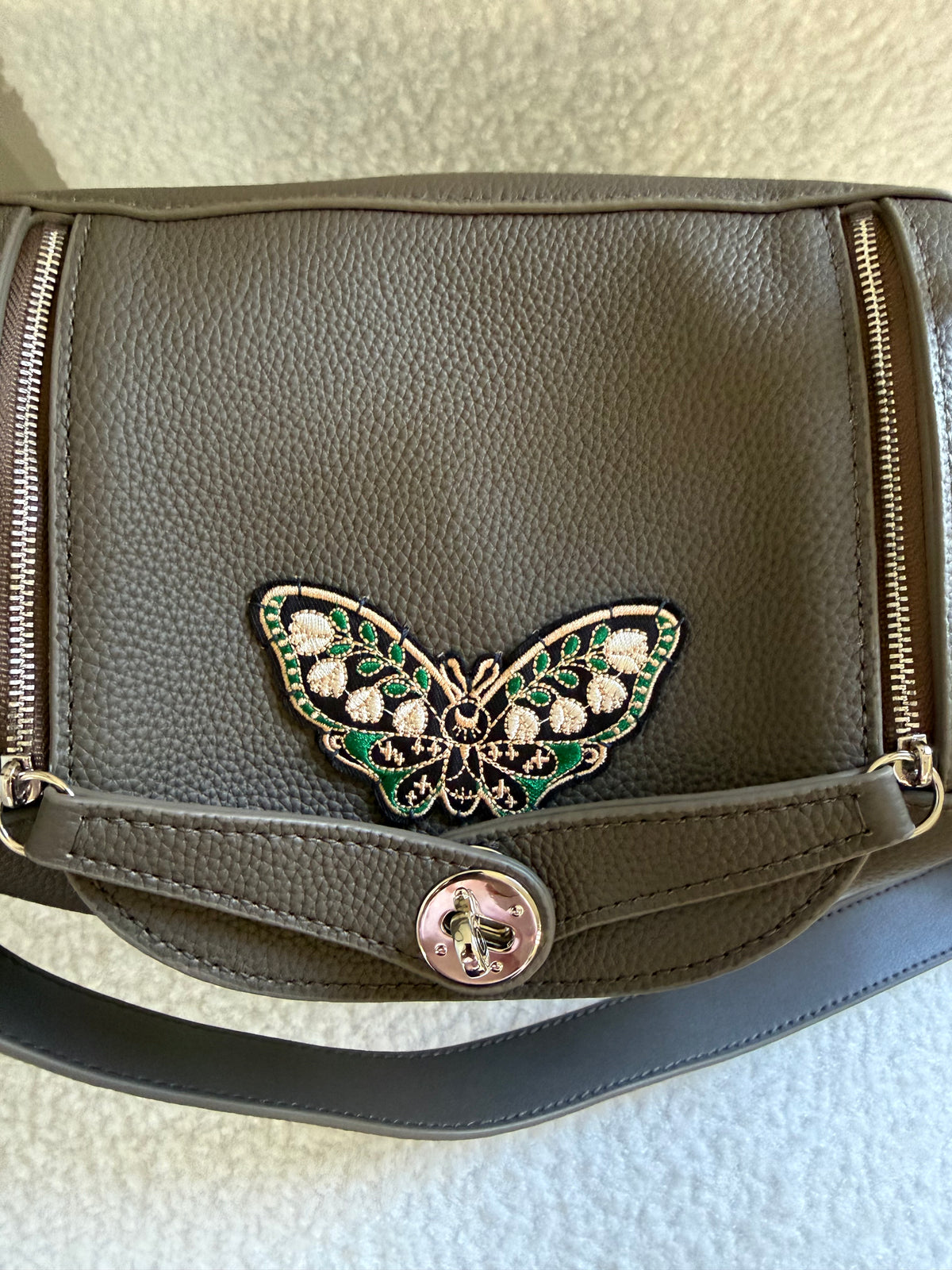 The SWINDY 26 Handmade Patched Handbag