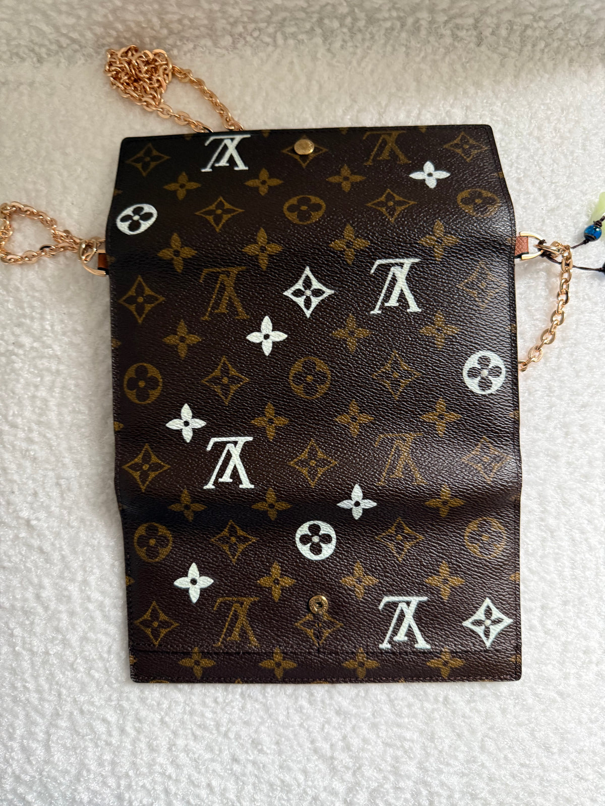 Authentic Preloved LV International Wallet on Chain Handpainted Glow