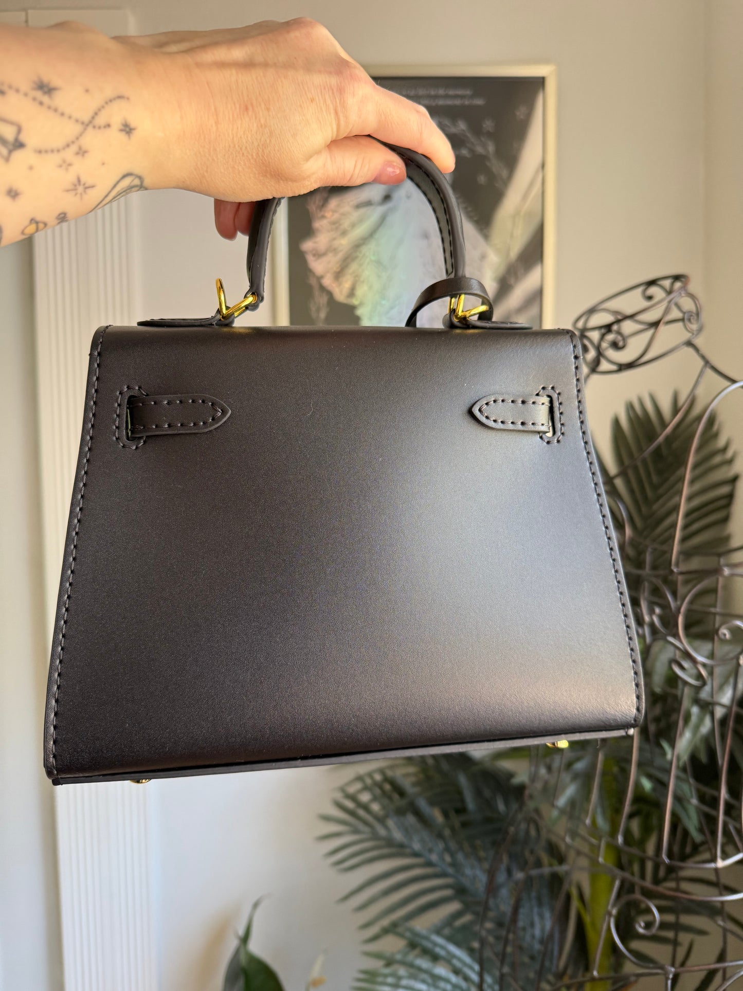 *Preorder* SWELLY Black Handbag