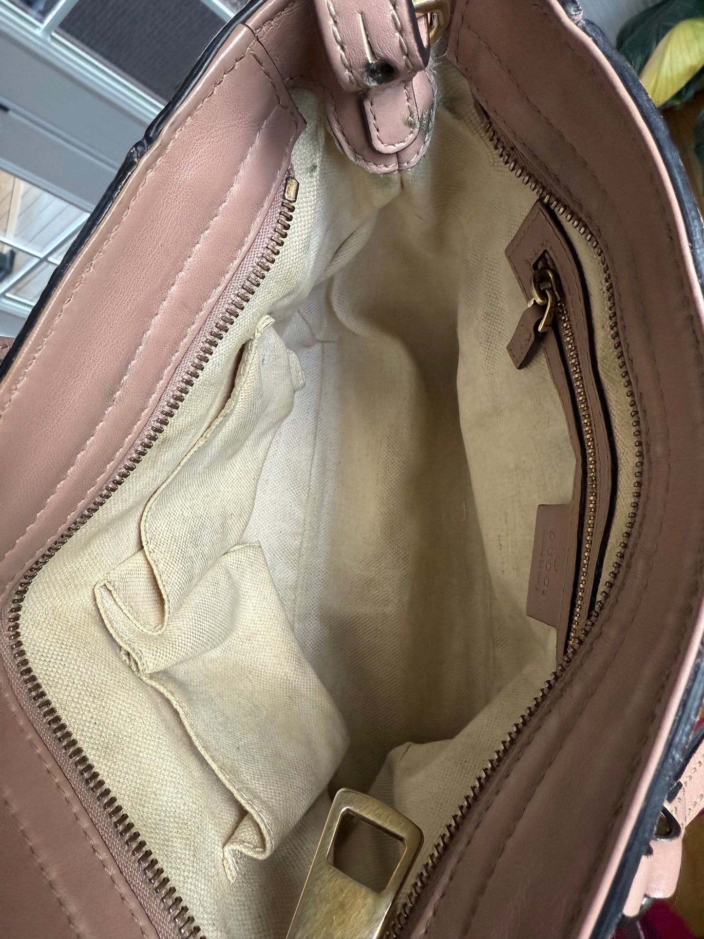 Authentic Preloved Leather Gucci Bree Tote