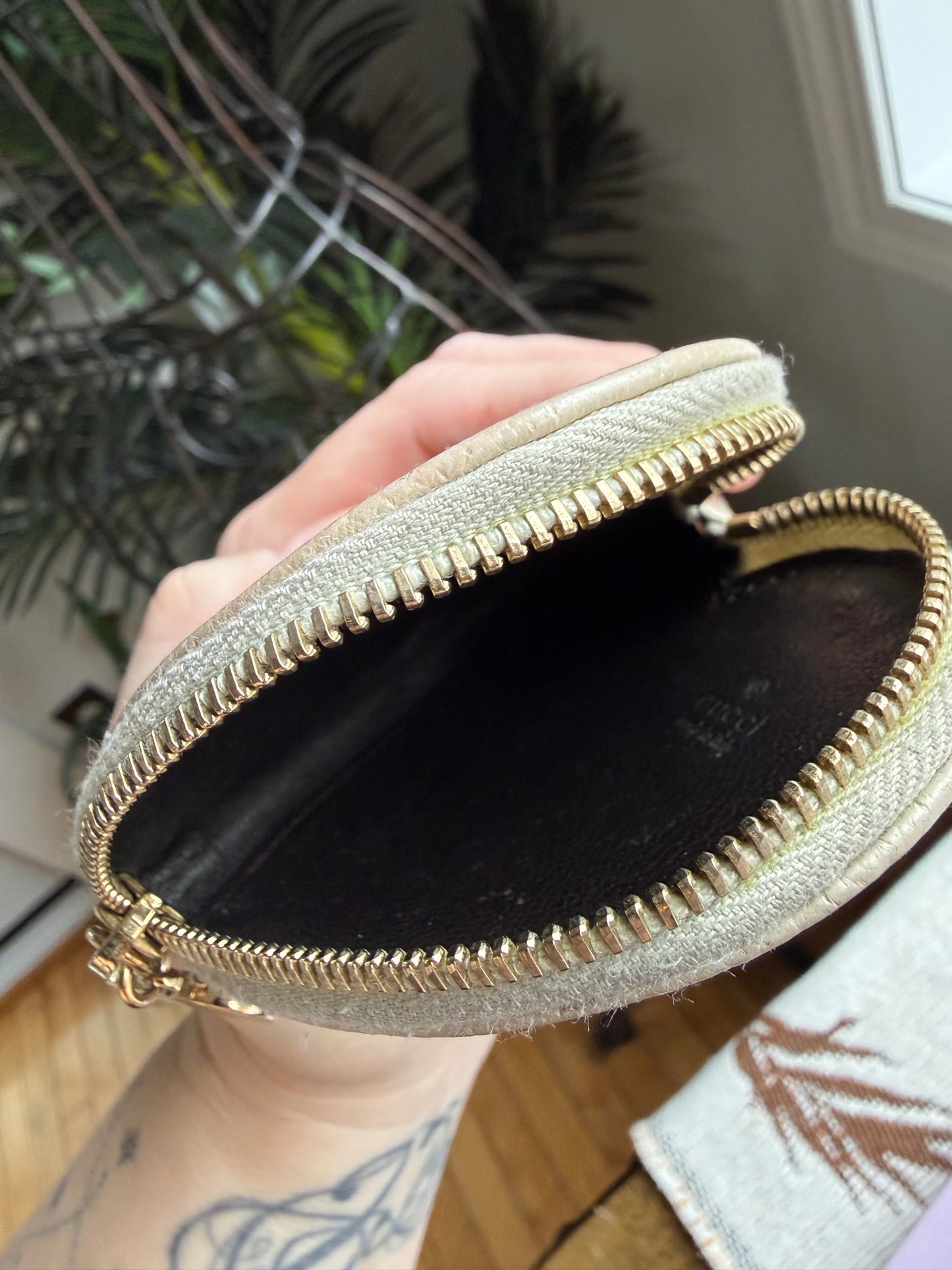 Authentic Preloved Luxury Gucci Supreme Heart Zippy