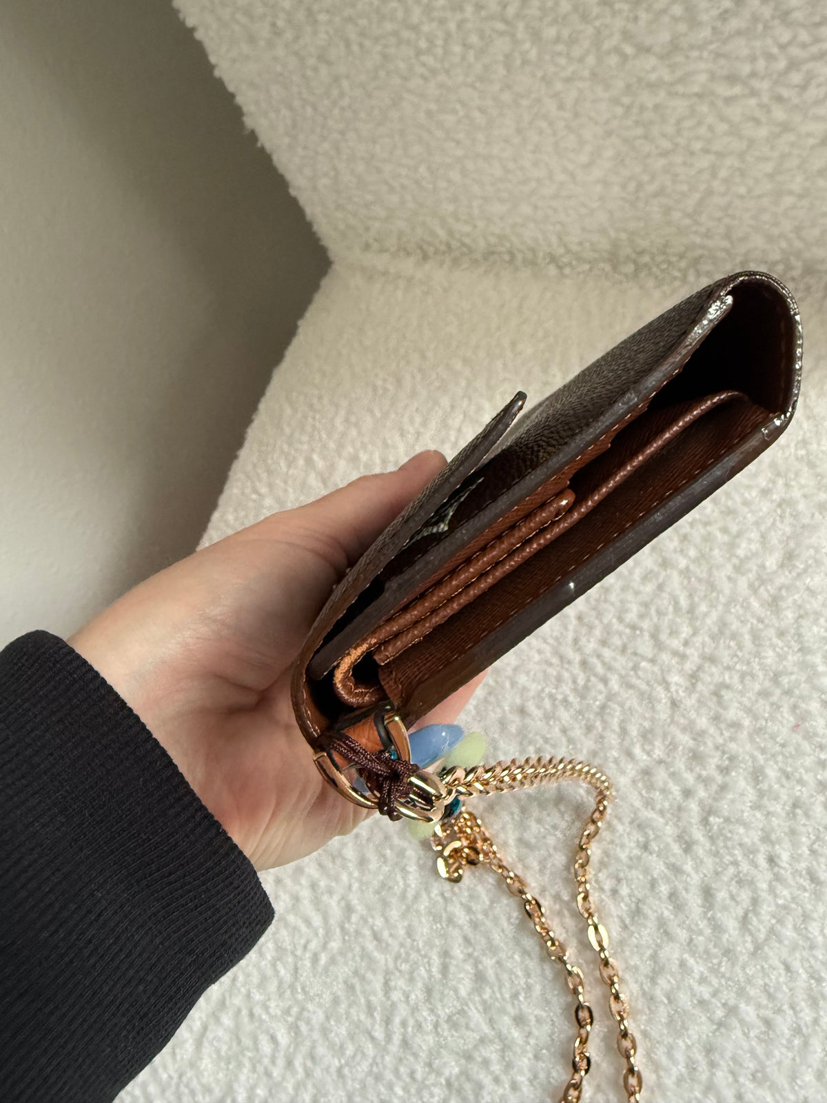 Authentic Preloved LV International Wallet on Chain Handpainted Glow